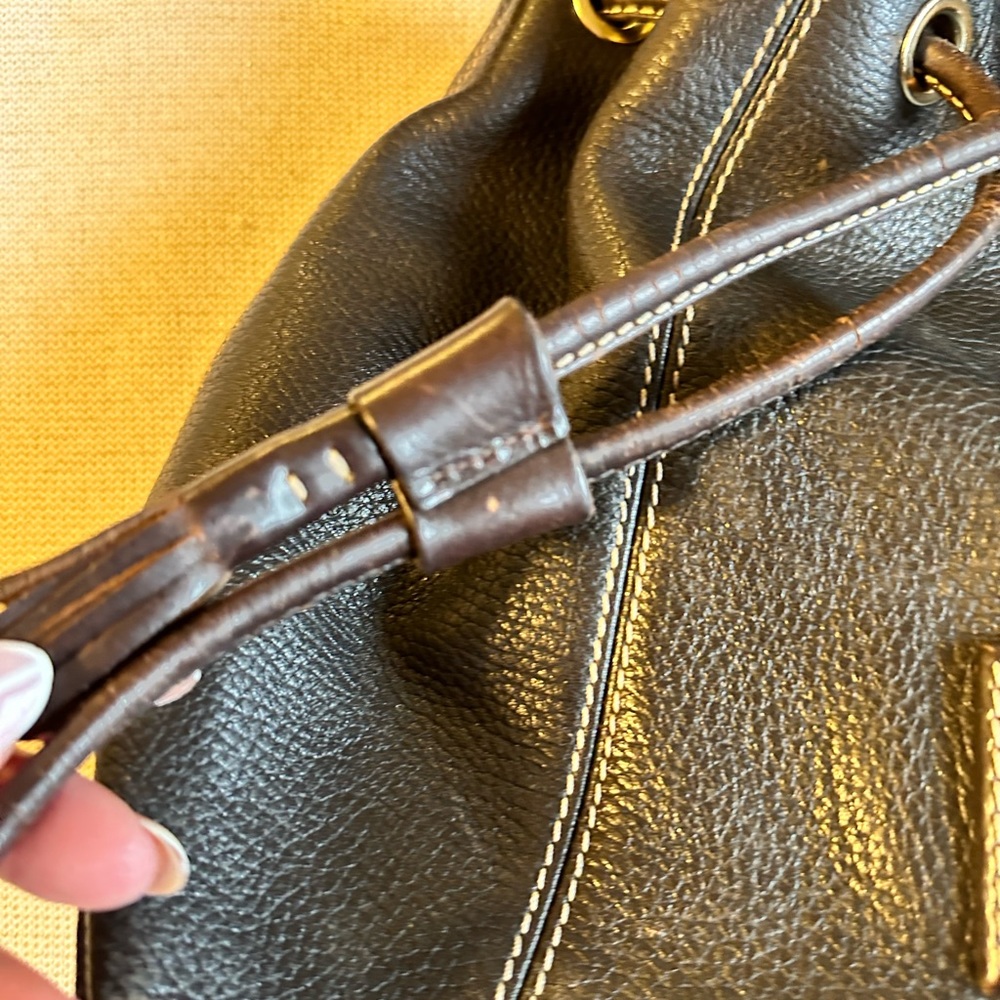 Dooney & Bourke leather brown bucket bag. Pre-loved - Picture 11 of 12